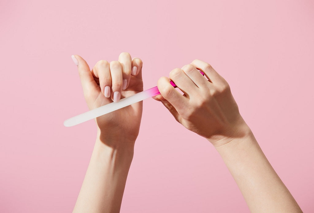 The Ultimate Guide for a DIY Dip Powder Manicure