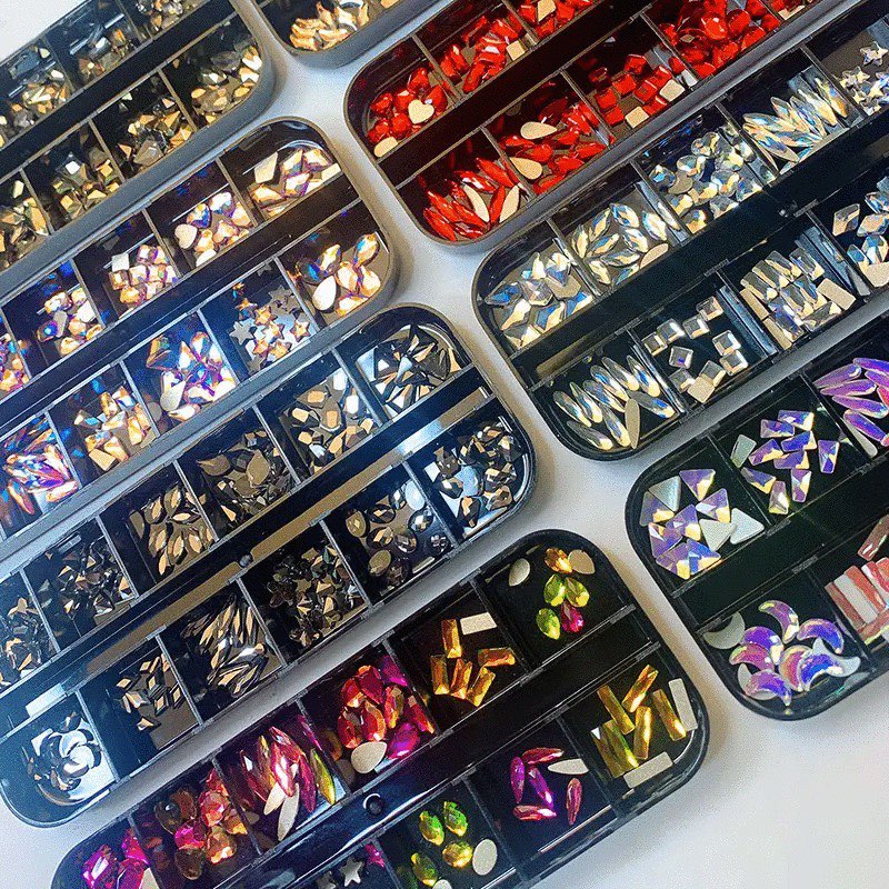 12 Grids Flatback Rhinestones SP0443-02-20 Mine Black
